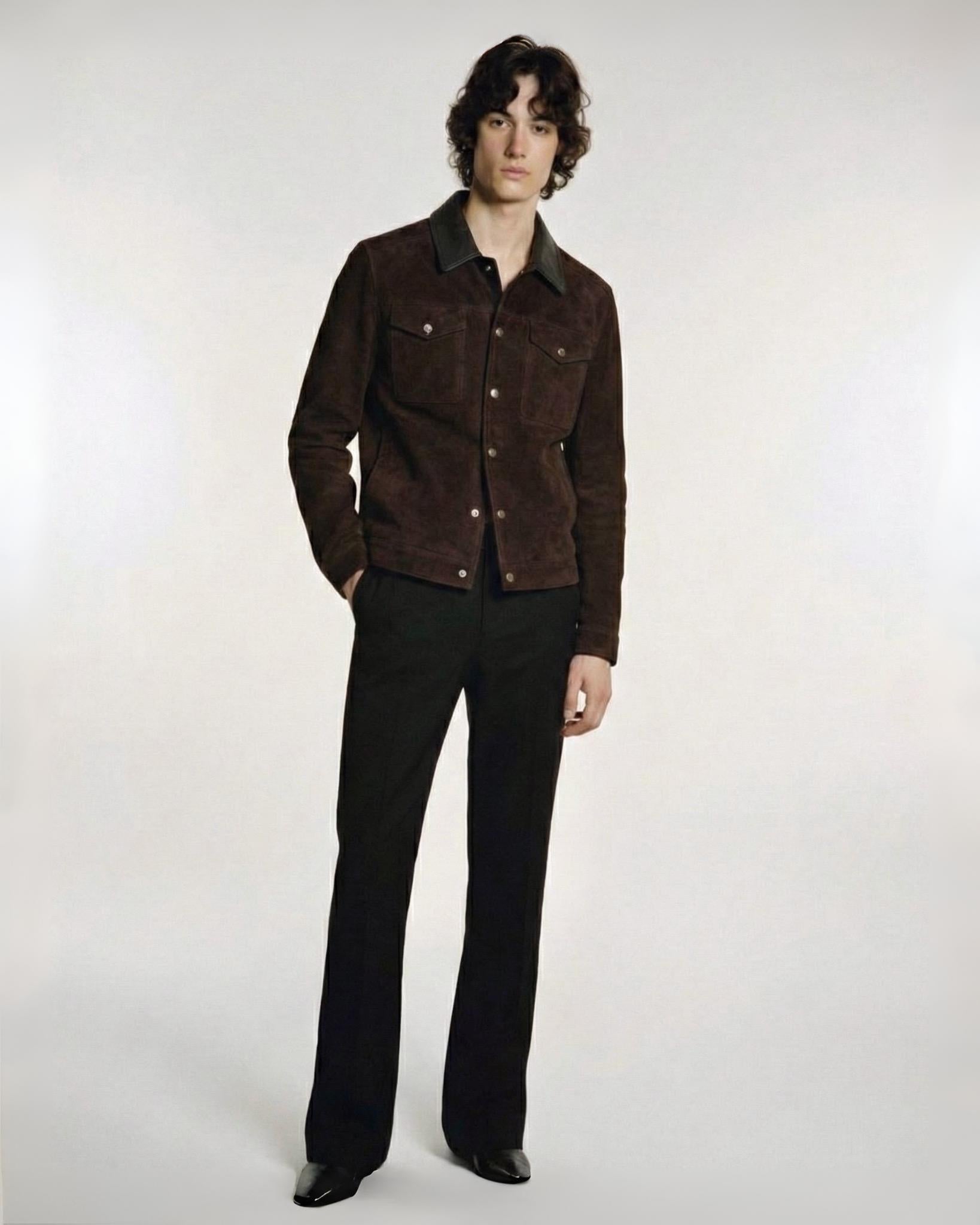 チョコレートブラウンのレザートリムスエードトラッカージャケット