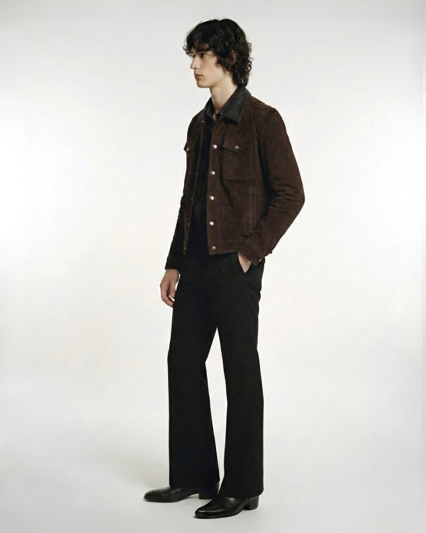 チョコレートブラウンのレザートリムスエードトラッカージャケット