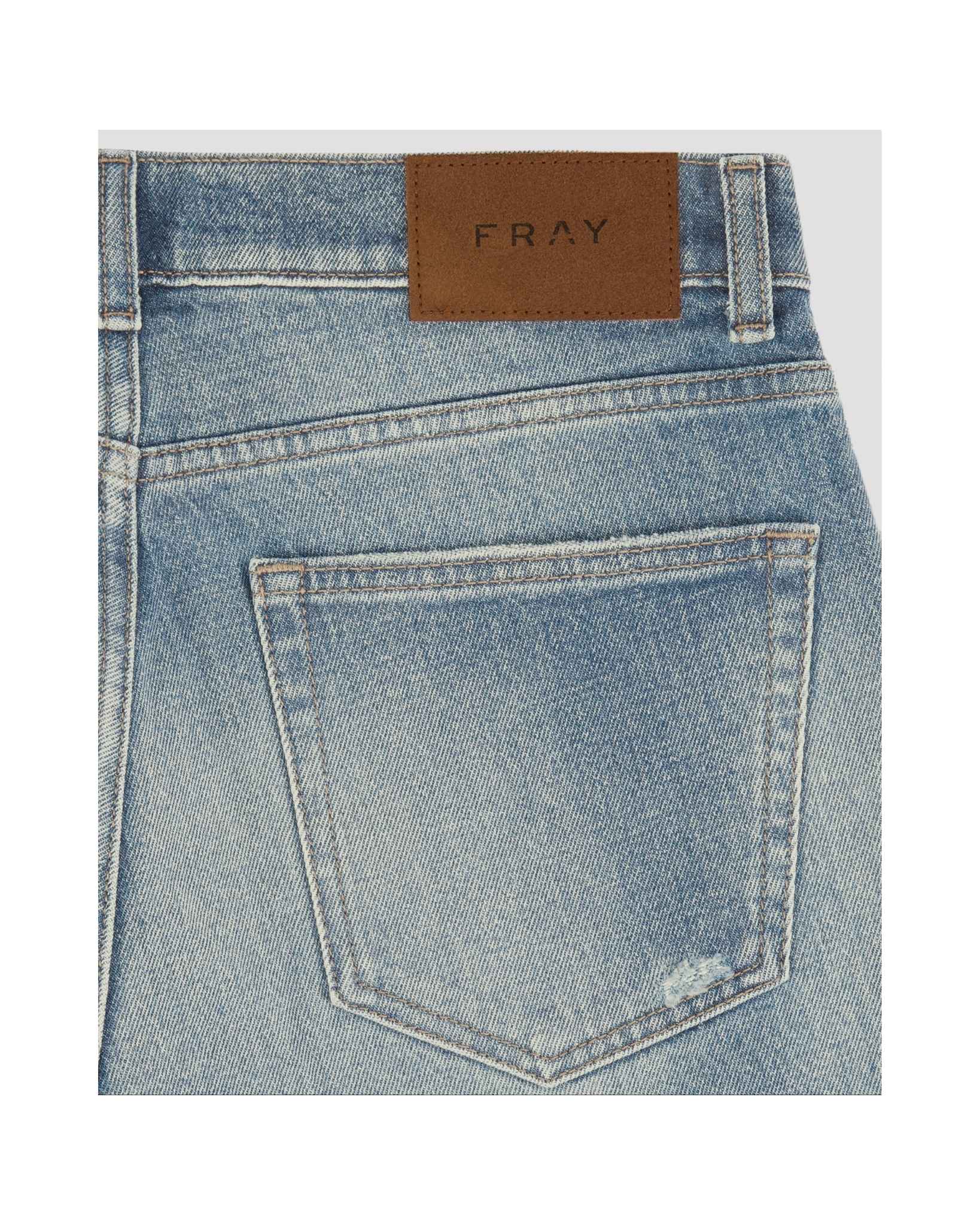 ライトブルーのスリムストレートフィットジーンズ