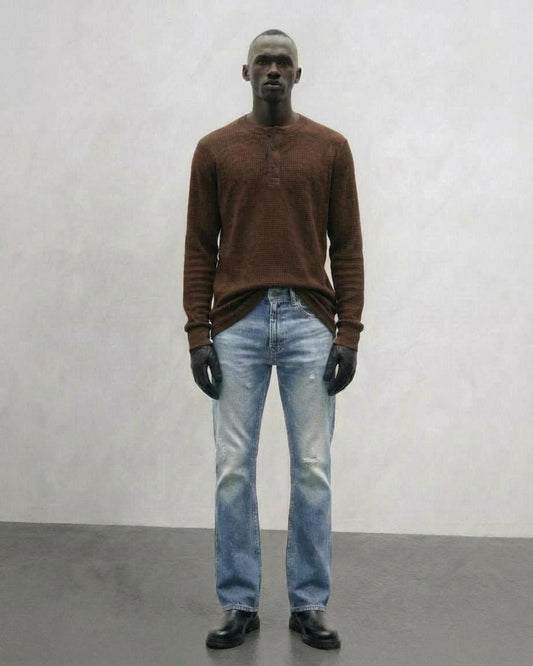 Straight Fit Jeans in Light Blue